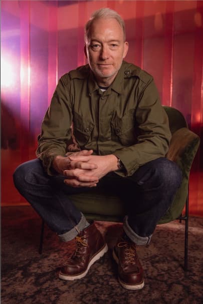 Paul Benney, fondateur et CEO de DMY - une entreprise unique de services aux artistes et une plateforme médiatique
